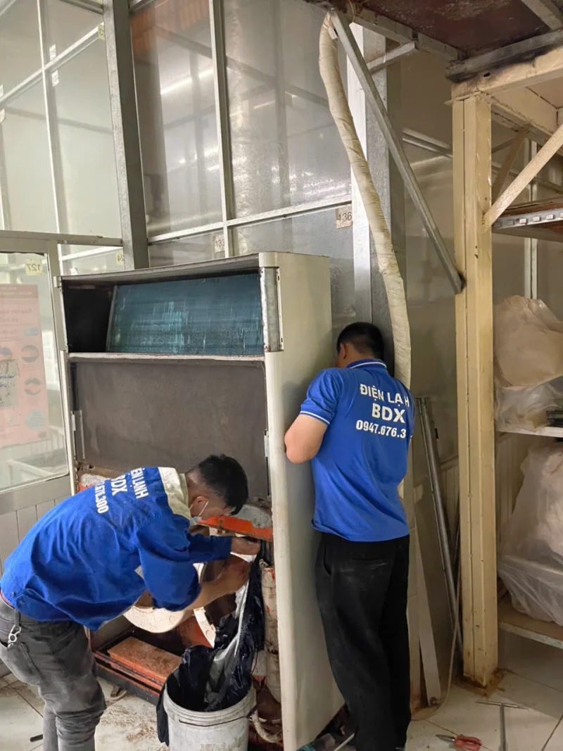 Máy Lạnh Tủ Đứng Công Suất Lớn: Ứng Dụng Và Cách Bảo Trì Hiệu Quả Cho Nhà Xưởng